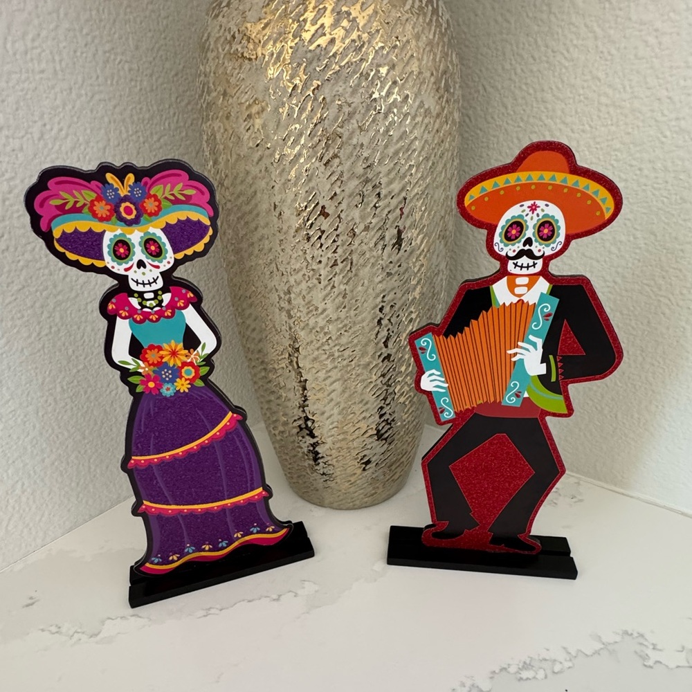 Day of the Dead Skeleton Couple Party Decorations